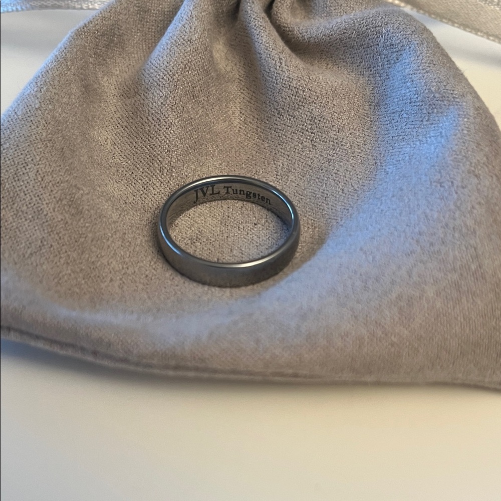 Like new simple Tungsten Ring